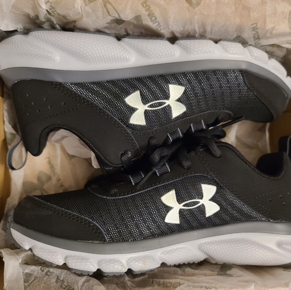 UA Under Armour GS Assert 8 Sneakers - Picture 5 of 5